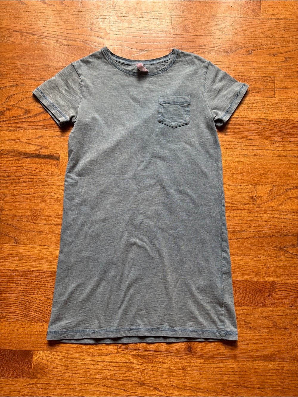 Franki by Francesca’s Casual Short Sleeve Pocket T-Shirt Dress in Faded Blue